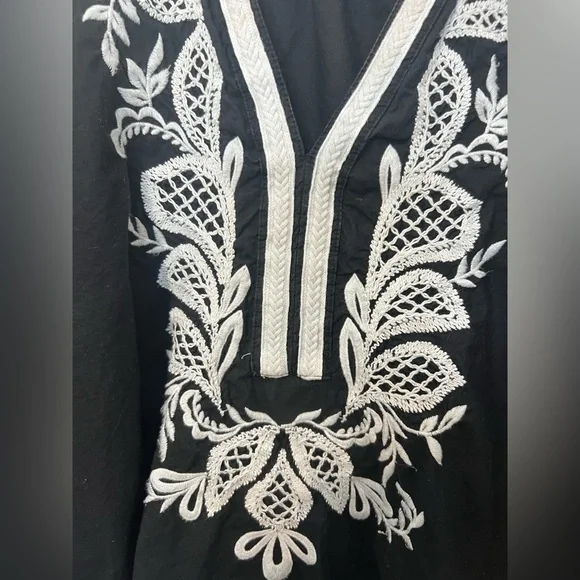 Maeve Anthropologie embroidered popover Black Blouse with White Embroidery - Picture 5 of 5